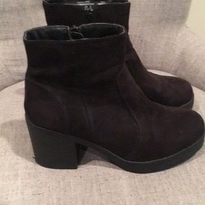 Joe Boxer chunky heel faux suede
